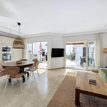 Mb.b53 - Beachfront Penthouse With Sea Views *