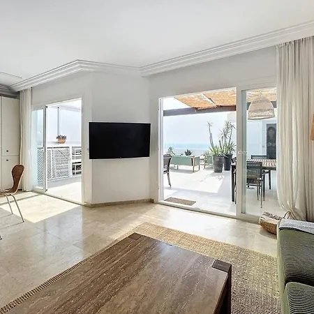 Mb.b53 - Beachfront Penthouse With Sea Views *