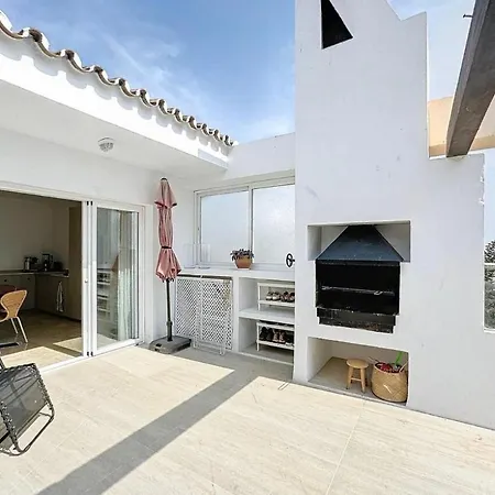Mb.b53 - Beachfront Penthouse With Sea Views *