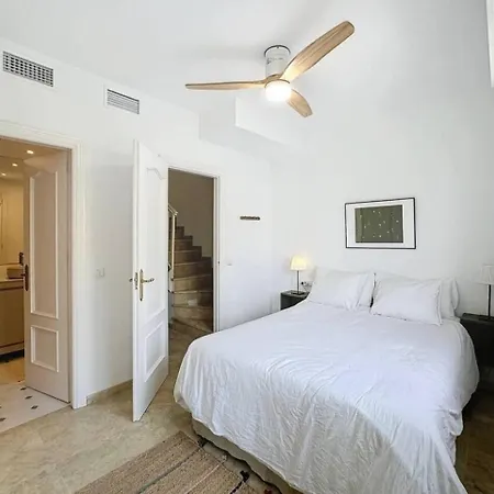 Apartman Mbb53 - Beachfront Penthouse With Sea Views