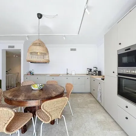 Mbb53 - Beachfront Penthouse With Sea Views